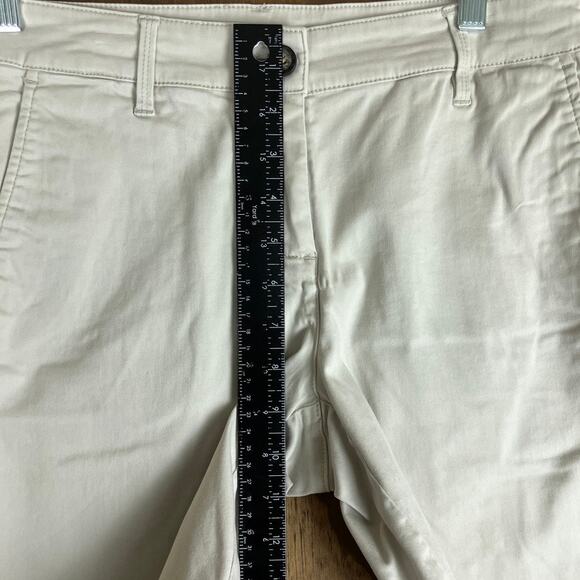 Tommy Bahama Womens Shorts Beige Midi Chino Island Life Stretch 4 - Picture 7 of 11